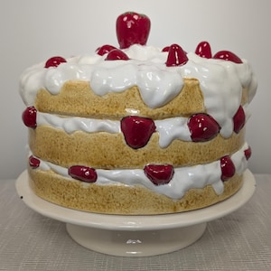 Ceramic Strawberry Shortcake Cake Dome - Cake Stand - Cake Holder - Vintage