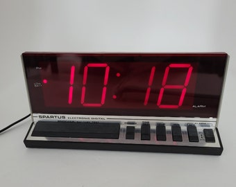 Spartus Electronic Digital Alarm Clock with Battery Backup - Vintage 1980s - Large Display