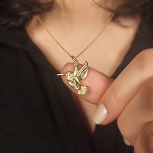 Humming Bird Necklace, Dainty Humming Bird Pendant, Bird Jewelry Gift for Her, Special Day Gift for Girlfriend