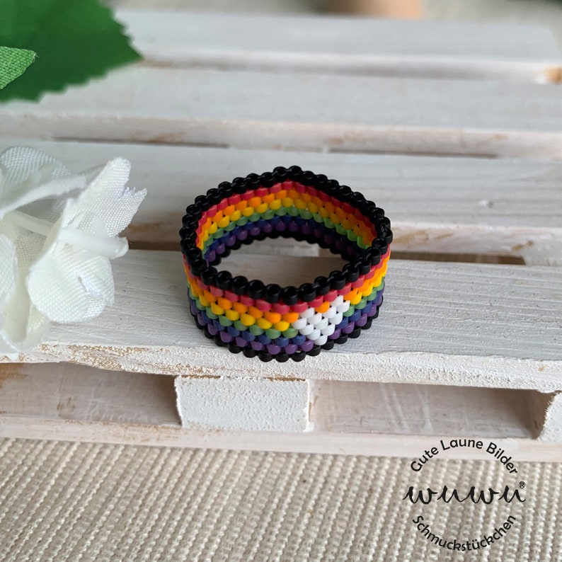 Pride Rainbow Ring aus japanischen Miyuki Glasperlen / genäht / flach / Boho & Hippie / Regenbogen / Herz / LGBTQ / Perlenring Bild 4