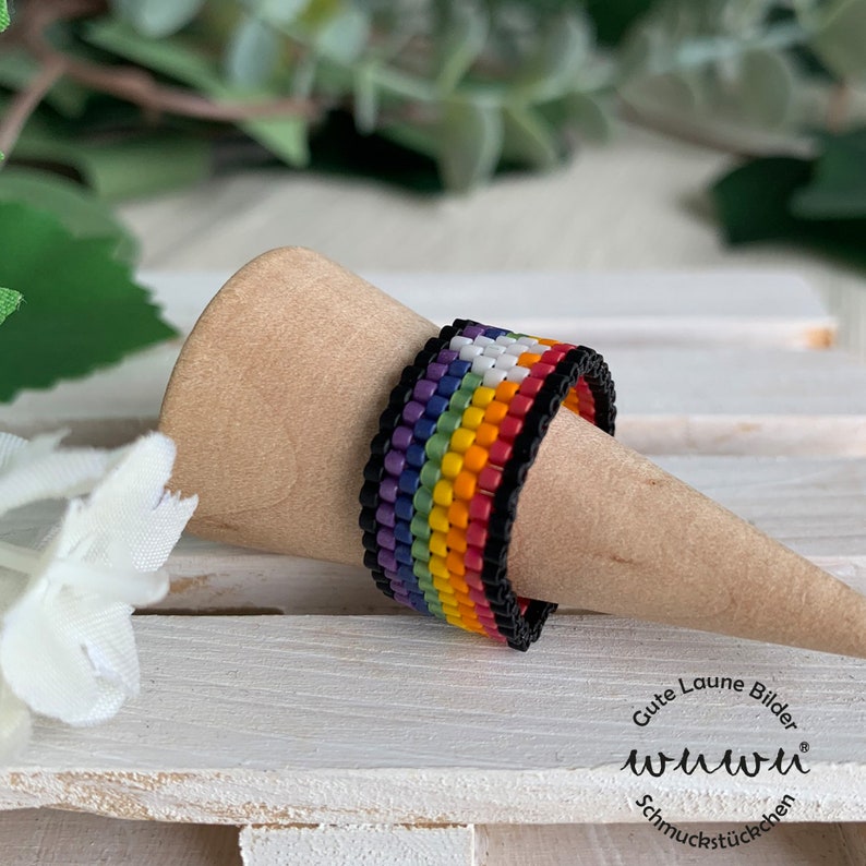 Pride Rainbow Ring aus japanischen Miyuki Glasperlen / genäht / flach / Boho & Hippie / Regenbogen / Herz / LGBTQ / Perlenring Bild 2