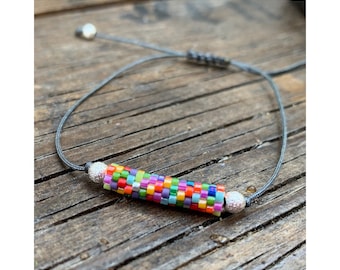 bracelet / wristband / delicate / playful