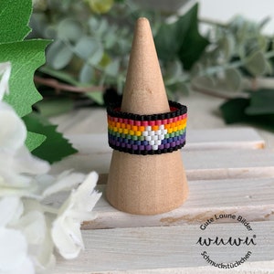Pride Rainbow Ring aus japanischen Miyuki Glasperlen / genäht / flach / Boho & Hippie / Regenbogen / Herz / LGBTQ / Perlenring Bild 1