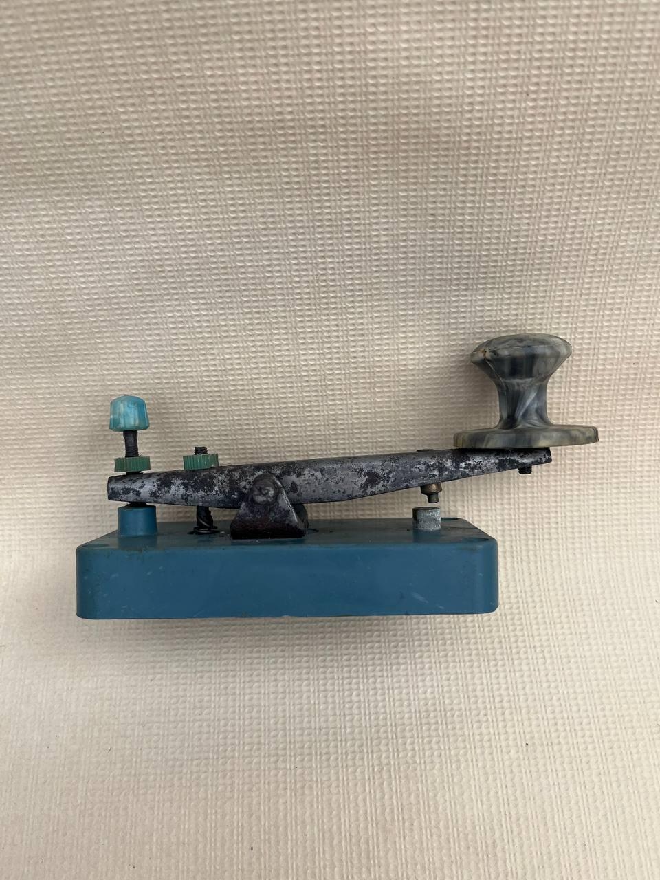 Ancienne Clé Télégraphique Morse URSS - Modèle Militaire Sur Plateforme - Radio Marine/aviation