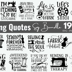 Puede incluir: Un conjunto de 19 diseños SVG con temática de costura, con citas como "Coser es mi superpoder" y "La vida es corta, compra la tela". Los diseños son en blanco y negro, con ilustraciones de máquinas de coser, hilos y agujas.