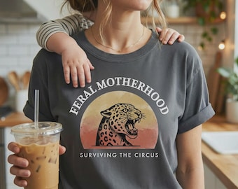 Wilde Mutterschaft Grafik T-Shirt | Edgy Mom Shirt | Vintage Leopard Komfort Farben | Mama Geschenk