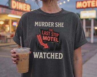 Murder She Watched Grafik-T-Shirt | True Crime Shirt | Vintage True Crime Podcast Geschenk für sie