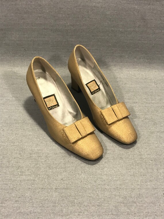 gold evening pumps