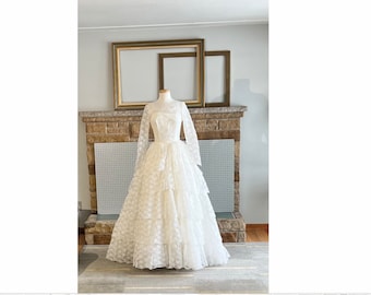 Abito da sposa a strati con cupcake in pizzo bianco anni '60, gonna in tulle, abito da ballo con maniche trasparenti ricamate in pizzo a strati, coda di fata di Cenerentola