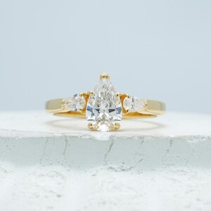 Pear Cut Lab Grown Diamond Engagement Ring UK – Yellow Gold Three Stone Ring with Trillion Side Diamonds – Ethical Bridal Jewellery