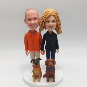 Personalised custom couple bobbleheads, custom bobbleheads as souvenirs, anniversary gifts for yourself, wedding cake topper with dog