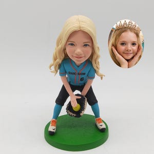 Op maat gemaakte softbal-bobblehead van een foto, gepersonaliseerd honkbalfiguurtje van een meisje, sportief cadeau voor senioren