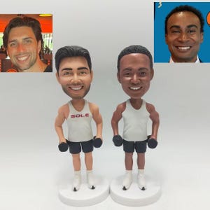 高度なボディビルディングとコンディショニングパフォーマンスを愛する彼氏へのカスタムワークアウトトレーナーフィギュアギフト。美的表現