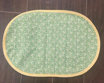 Reversible Oval Placemat, Green Daisy Floral, Yellow Gingham Binding, Cottagecore Farmhouse Decor