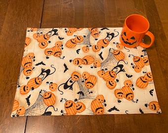 Quilted Halloween Placemat: Pumpkin & Black Cat Print