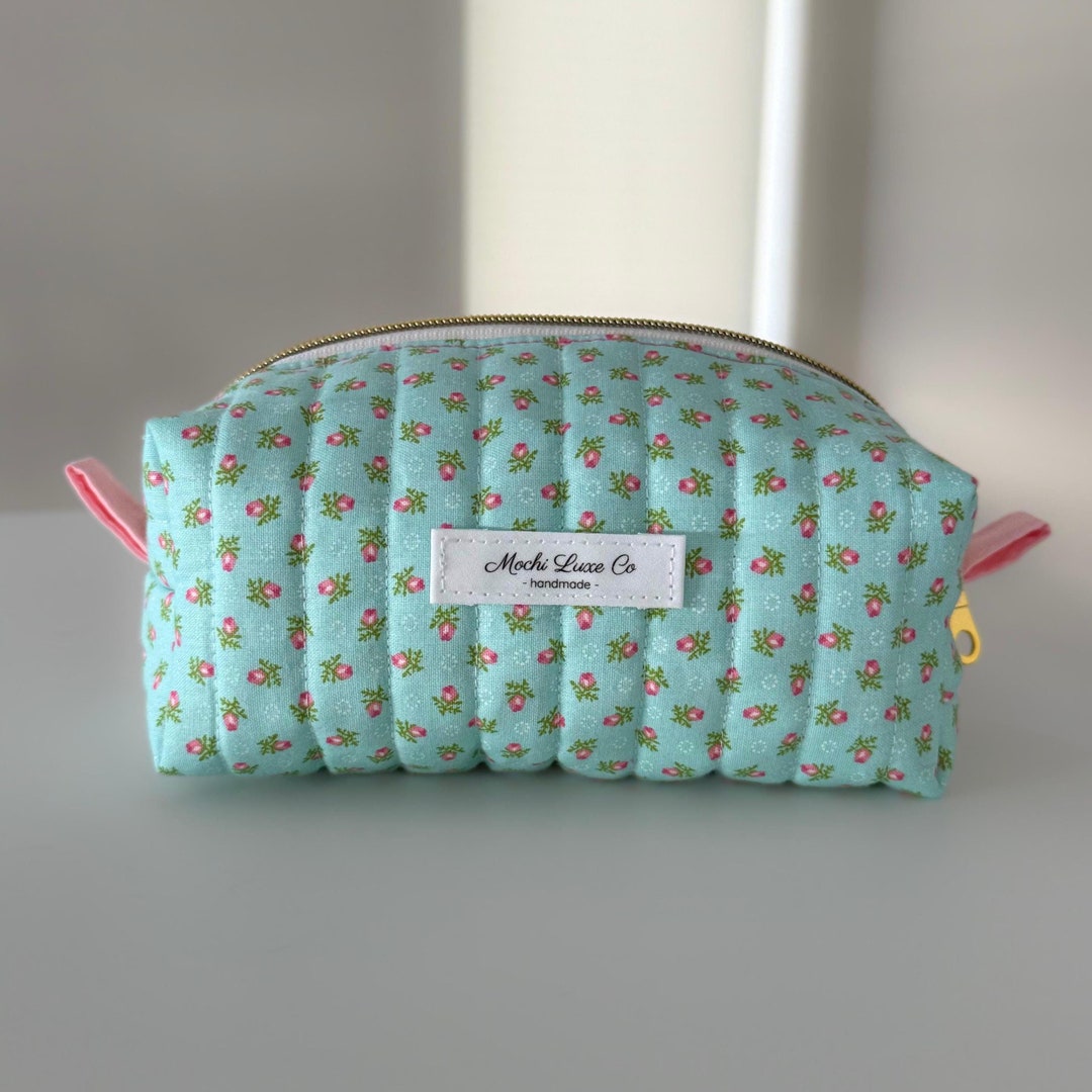 Quilted Makeup Bag With Pockets, Cute Aqua Pink Rose Floral Quilted ...