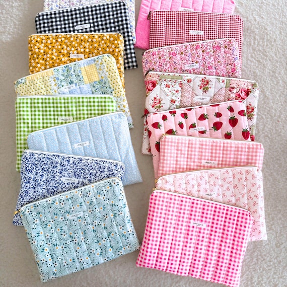 Quilted Laptop Sleeve, Cute Floral Gingham, Macbook iPad, Lightly Padded Case, Zip Pouch, Handmade Unique 13 14 15 16 17 Laptop, Work School