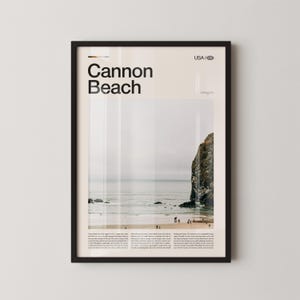 Op de afbeelding: Een ingelijste print met Cannon Beach, Oregon, in een minimalistisch ontwerp. De afbeelding toont een kustlandschap met een grote rotsformatie, een zandstrand en de oceaan onder een bewolkte hemel. De tekst "Cannon Beach" staat bovenaan.