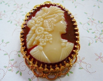 Vintage .. Goldtone Cameo Brooch