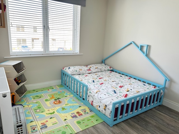Handcrafted Wooden Toddler Floor Bed with Roof | Eco-Friendly Montessori-Inspired Bed for Kids | Multiple Colors Available