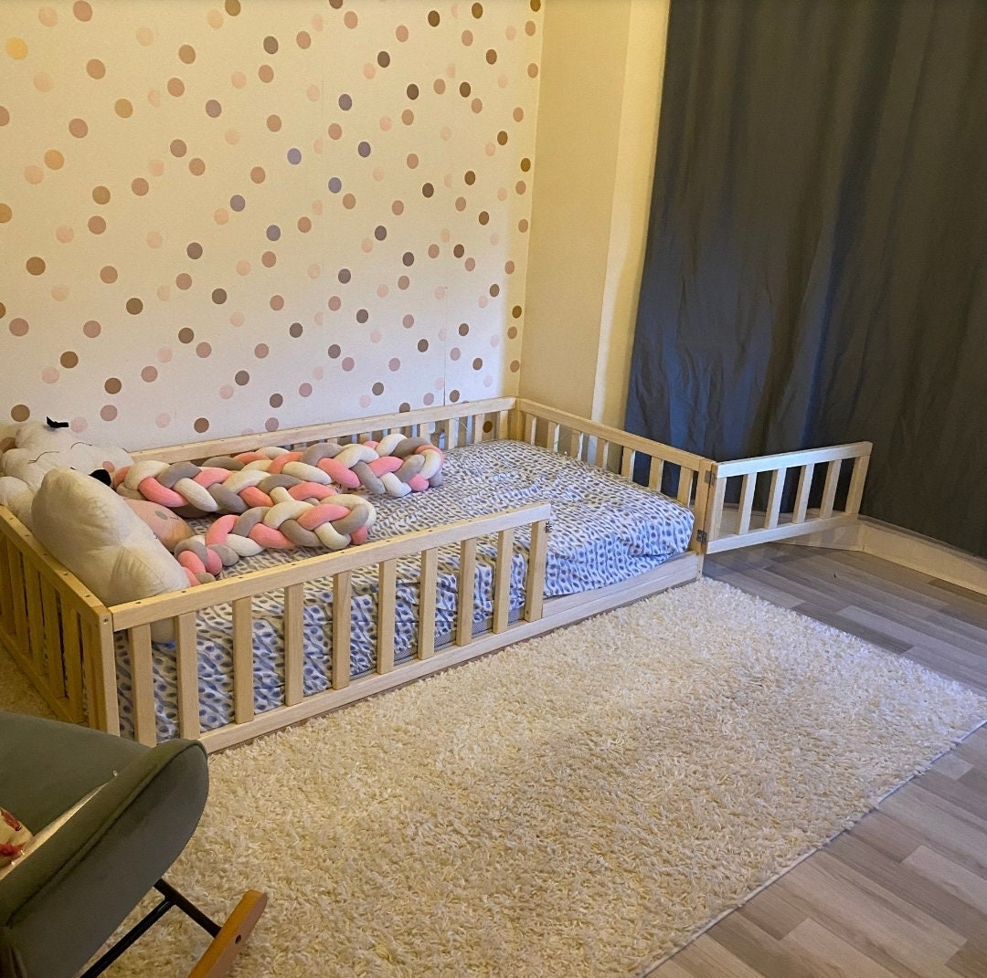 Twin Size Floor Bed Frame For Kids Wood Montessori Floor Beds With Fence Railings & Support Slats For Kids, Floor Bed Twin With Door For Boys Girls, No Box Spring Needed