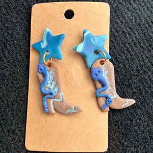 Ohrringe mit Cowgirl-Stiefel und Schlange