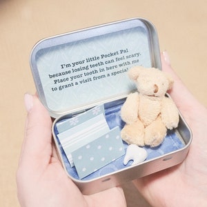 Regalo para el Hada de los Dientes / Pequeño osito de peluche en lata / Recuerdo de diente perdido / Osito de peluche de bolsillo / Bolsa de organza para dientes / Cartas del Hada de los Dientes para niños