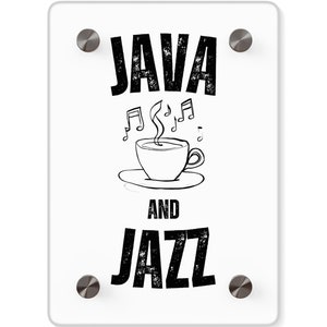 Könnte beinhalten: Weißes Glasschild mit schwarzem Text, der "JAVA and JAZZ" lautet, mit einer stilisierten Zeichnung einer Tasse Kaffee und Noten darüber.
