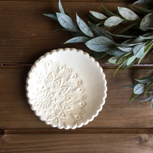 Biscuit Lace Ring Dish - Elegant Natural White | Unique Wedding Favor | Gift for Her | Gift for Bride-to-Be | Tiny Trinket Dish