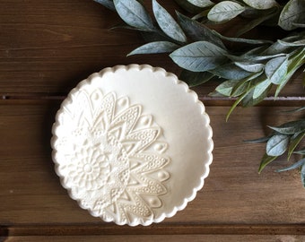 Biscuit Lace Ring Dish - Elegant Natural White | Unique Wedding Favor | Gift for Her | Gift for Bride-to-Be | Tiny Trinket Dish
