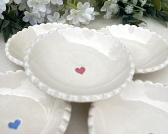 Tiny Scalloped Ceramic Ring Dish Favor – All Occasion Keepsake | Wedding Favors, Christening & Baptism Guest Gifts, Bridal Shower Memento