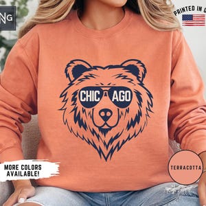 Sudadera de fútbol americano de Chicago, sudadera de fútbol americano con diseño de oso, cuello redondo de fútbol americano de Chicago, ropa deportiva de Chicago, regalo retro de fútbol americano con diseño de oso
