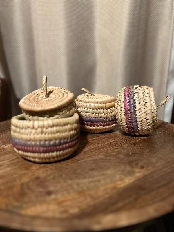 ミニカラフルアフリカ手編みバスケット蓋付き、バスケット - Etsy 日本