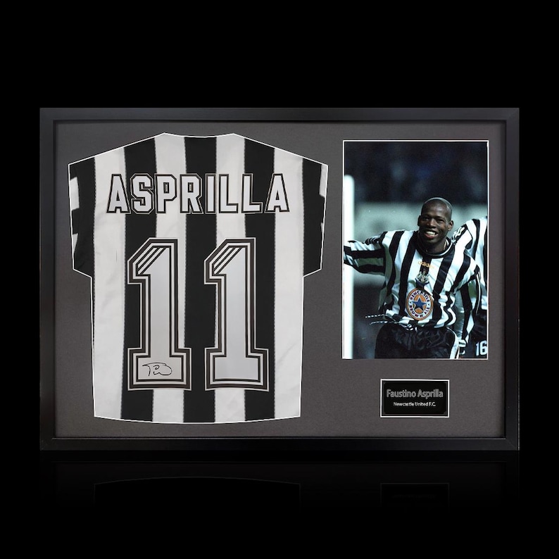Koszulka Newcastle United z autografem Faustino Asprilli w klasycznej ramce zdjęcie 1