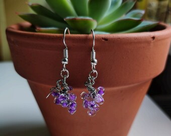 Grapes earring -Handmade- unique gift, jewelry, glass beads earring, fruit, food, pendant earrings, purple glass beads, roccailles.