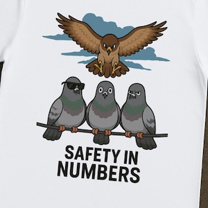 Camiseta divertida de paloma, seguridad en números, camiseta de dibujos animados de ataque de halcón