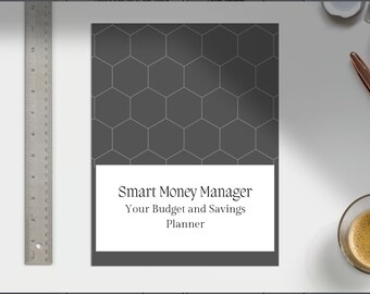 Może przedstawiać: Czarno-biały planner do wydrukowania z tłem w kształcie plastra miodu. Na okładce nadrukowany jest tekst "Smart Money Manager Your Budget and Savings Planner".