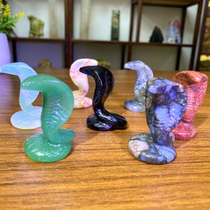 Hand-Carved Snake, Natural Crystal Snake, Zodiac Snake, Crystal Animal, Home Decor, Animal Specimen, Gift for her
