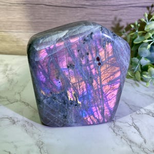 Natural Flashy Labradorite Freeform, Crystal Freeform, Crystal Gift, Rock Carvings, Energy Gemstones
