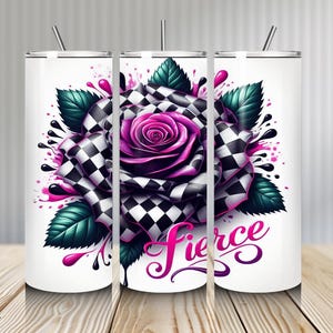 Puede incluir: Un vaso blanco con un diseño de rosa a cuadros negros y rosas y la palabra "Fierce" en letras rosas.