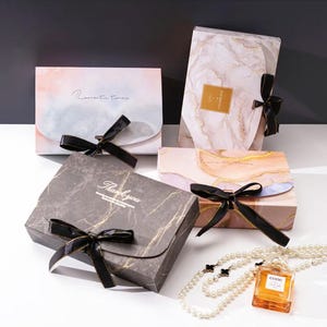 Geschenkboxen für personalisierte Taschentücher mit Taschentuch-Geschenkbox zur Präsentation an Ihrem Hochzeitstag