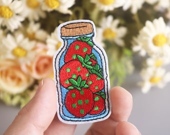 écusson fraises dans la bouteille, écusson fruit, écusson thermocollant, écusson brodé, écusson amusant, écusson esthétique, écusson magnifique, appliqué appliqué