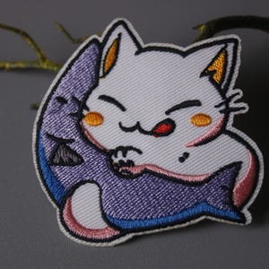 comic kitty catching a fish patch, white cat patch, iron on patch, stick on patch, embroidered patch, funny patch, aesthetic patch