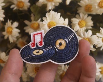 toppa in vinile, toppa musicale, toppa stirabile, toppa ricamata, toppa divertente, toppa estetica, toppa meravigliosa, applicazione