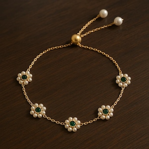 Pearl Flowers Bracelet – Fashionable Adjustable Chain Bracelet with Imitation Pearls