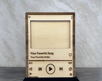 Marco de madera personalizado para canciones: letras grabadas y reproducción de música NFC: regalo personalizado para amantes de la música