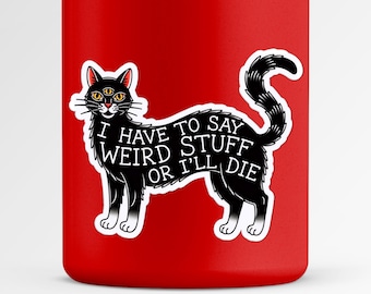Sticker drieogige kat | "Ik moet rare dingen zeggen, anders ga ik dood" | Grappige vinylsticker zwarte kat