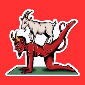 Puede incluir: Una pegatina que representa a un diablo rojo en una postura de yoga con una cabra blanca sobre su espalda. El diablo tiene cuernos amarillos y perilla. El fondo es rojo liso.