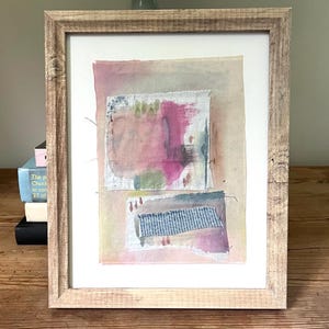 Modernes abstraktes Mixed Media Bild - Originales Textil & Aquarellbild im Naturholzrahmen