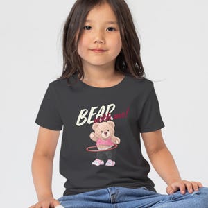 Teddy Bear Shirt – Cute Bear T Shirt with Sporty Hula Hooping Teddy – Funny Bear T-Shirt Gift for Bear Lover – Vibrant Cartoon Bear Design